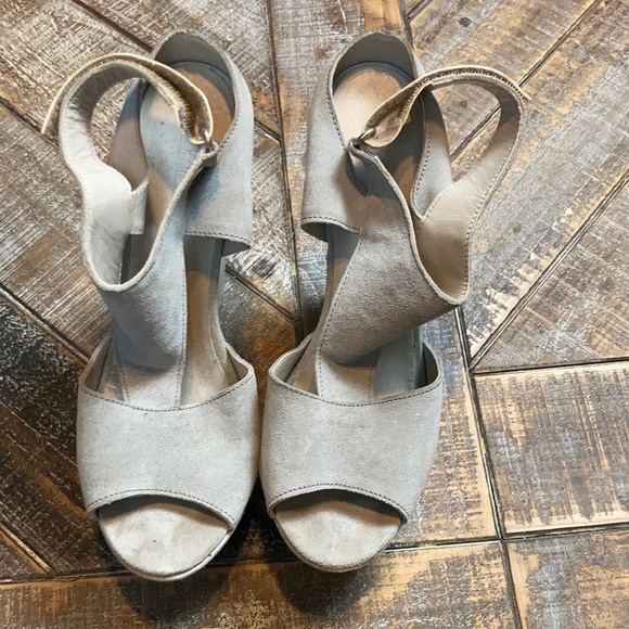 Weekend Barber light gray platform sandals… - Picture 2 of 5